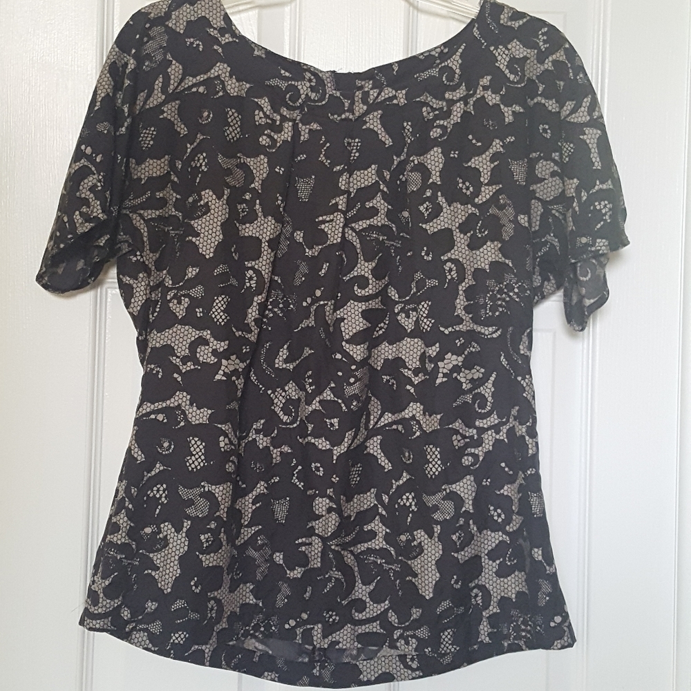 Banana Republic Lace Print Short Sleeve Blouse